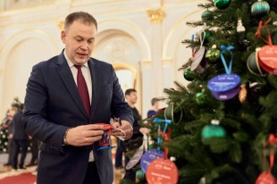 Илья Середюк исполнит новогодние пожелания ребят из Кузбасса и Горловки