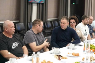В Кузбассе усилят поддержку участников СВО: Илья Середюк встретился с защитниками и их родными