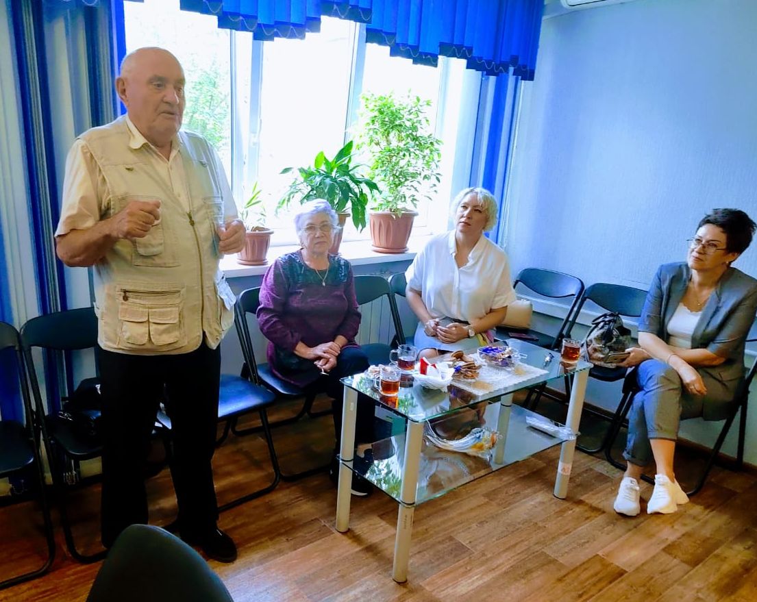 В Центре общения старшего поколения в Новокузнецке прошла встреча, посвященная главному профессиональному празднику Кузбасса – Дню шахтера.