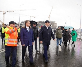 Сергей Цивилев и Алексей Чекунков поздравили кемеровчан с запуском движения по Театральному мосту
